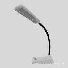 Lampe de bureau solaire de 6W LED avec la lampe de bureau de protection d&#39;oeil de prise électrique